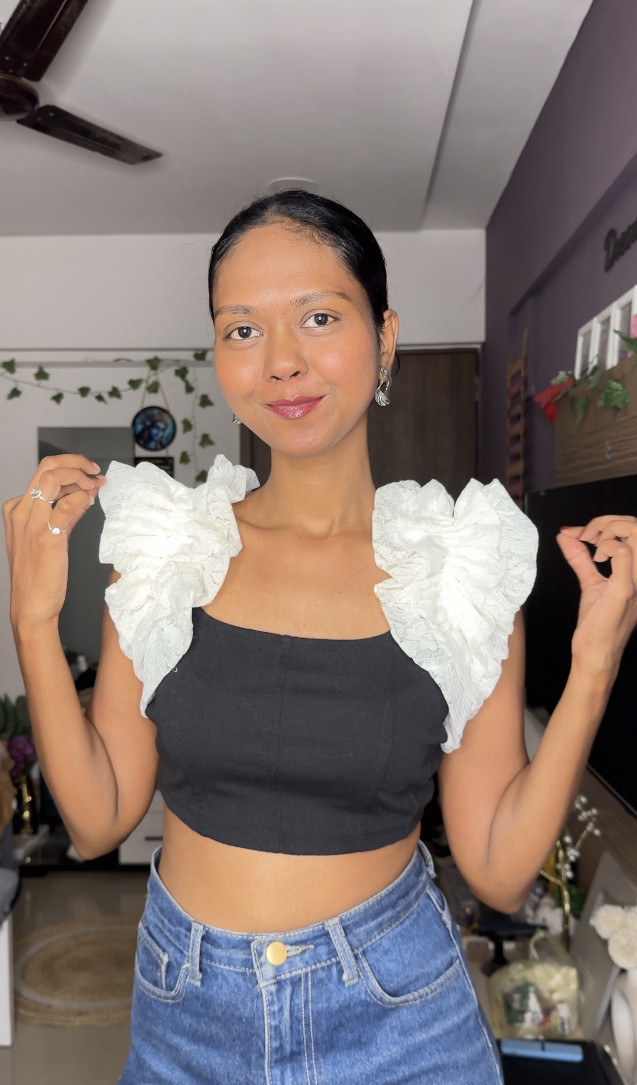 White Brasso Ruffle Sleeves