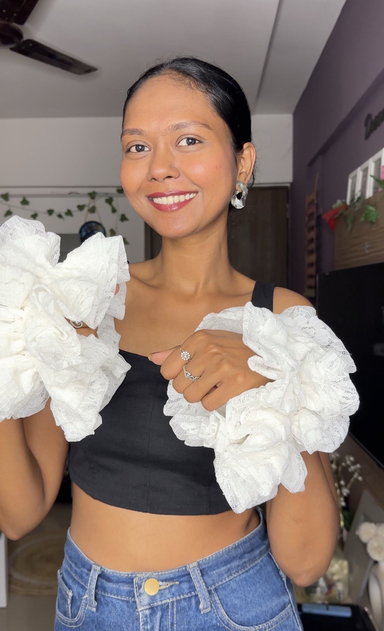 White Brasso Ruffle Sleeves