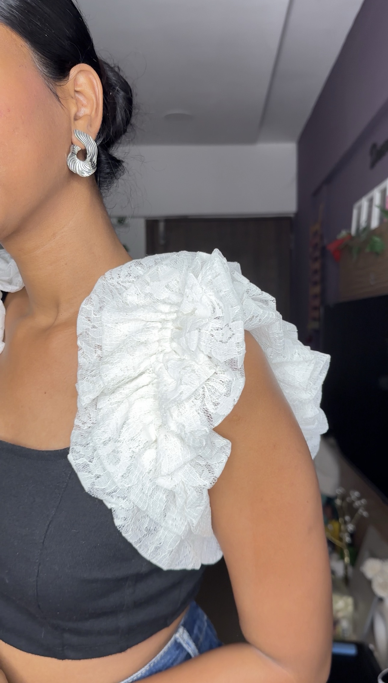 White Brasso Ruffle Sleeves