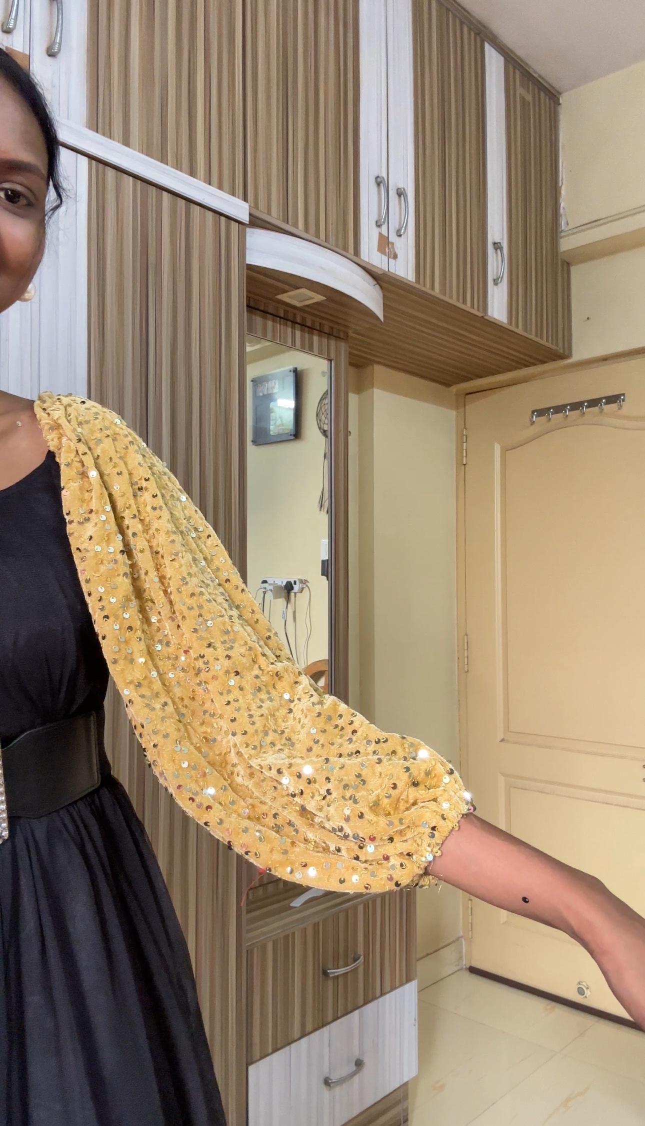 Detachable Golden Sequin Puff Sleeves