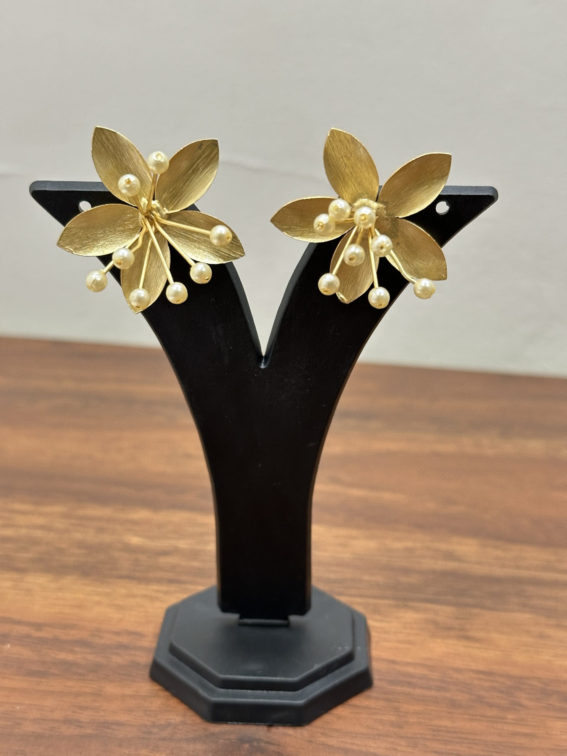 Trendy Anti tanish Flower Earrings