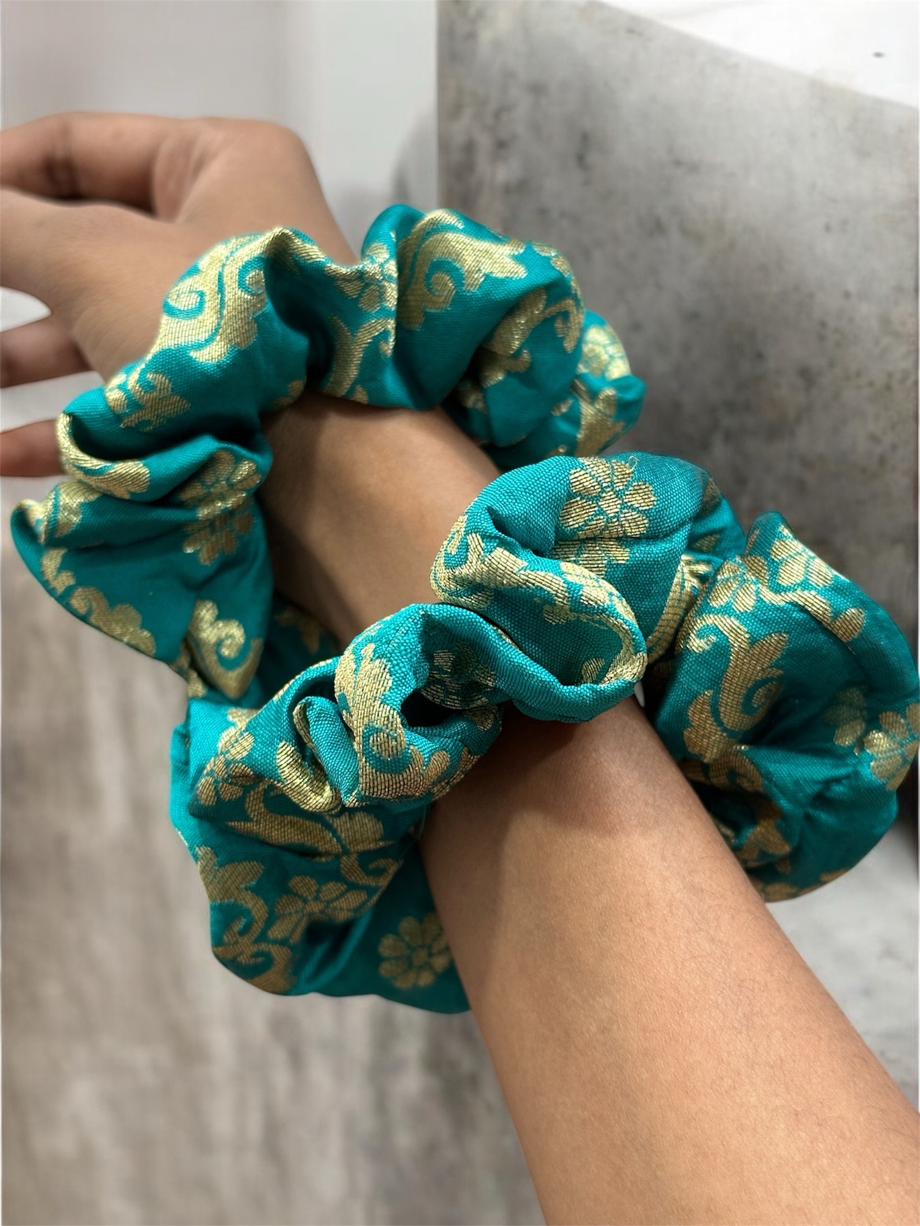 Set of 2 Trendy Scrunchie